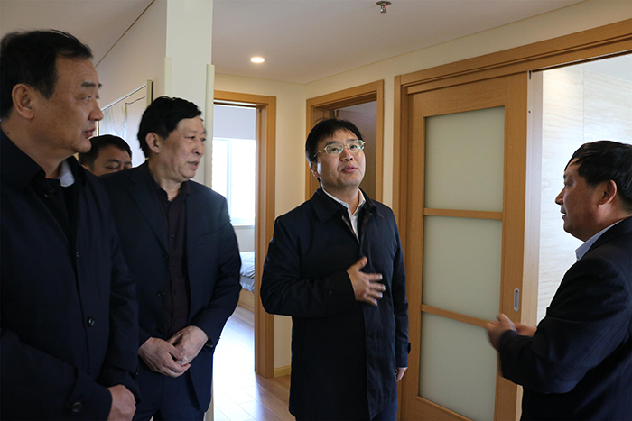 临颍县领导来公司考察洽谈合作