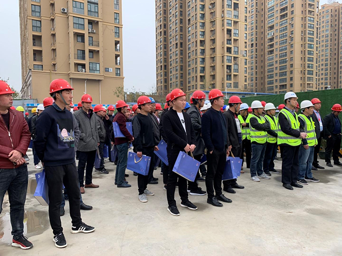 漯河市郾城区文明扬尘治理观摩会在我公司昌建誉峰项目召开